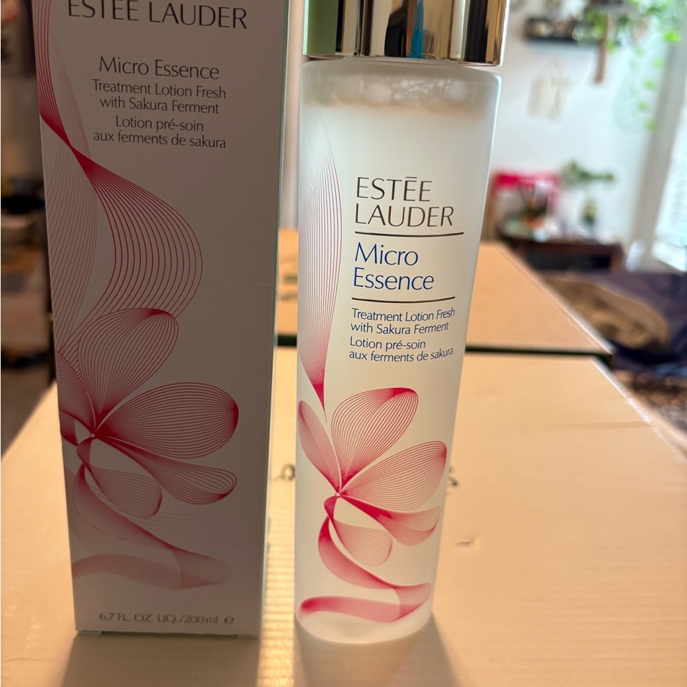 Estee Lauder Micro Essence Treatment Lotion - White and Red